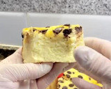 Foto del paso 13 de la receta: Pastel de yogur griego, queso crema y pepitas de chocolate