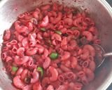A picture of step 3 of Veg. Beetroot macroni pasta.