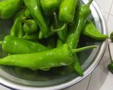 A picture of step 1 of Mirch pakora.