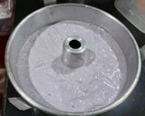 Foto langkah ke 6 dari resep Chiffon Cake Tape Ubi Ungu Putih Telur.