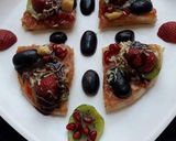 A picture of step 4 of Mix fruit pizza.