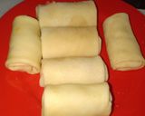 Foto langkah ke 4 dari resep Risol Sosis, Pepperoni, Telur dan Mayonaise irit.