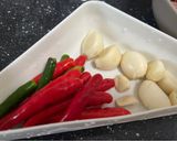 รูปขั้นตอนการทำที่ 1 ของ กะเพราหมูสับ+เนื้อสับผัดแห้ง เผ็ดร้อน 🔥🌶