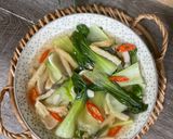 Gambar langkah 4 resipi Tumis Pak Choy Tofu Ikan.