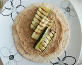 Foto del paso 2 de la receta: Wrap de hummus y calabacín