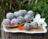 Foto del paso 4 de la receta: Trufas expres rellenas con dulce de leche💘