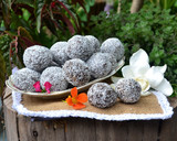 Foto del paso 4 de la receta: Trufas expres rellenas con dulce de leche💘