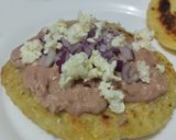 Foto del paso 2 de la receta: Arepa🥯con dip🥓de mortadela casera y queso🥯🫓🧀