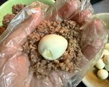 Foto langkah ke 4 dari resep Semur Bola Bola Daging (Isi Telur Puyuh).