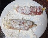 Foto del paso 3 de la receta: Rollitos de pechuga rellena de jamón serrano y espárrago blanco