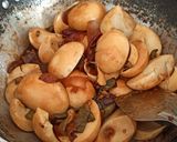 चायनीज चिली अंडा (chili anda recipe in marathi) रेसिपी स्टेप 2 फोटो 