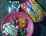 Foto langkah ke 1 dari resep Mie kuah instan mathusisngi (tomat, tahu, sosis, kemangi).