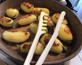 Une image de l'étape 6 de Pommes de terre « farcies » laurier aux herbes aromatiques et ail en chemise.