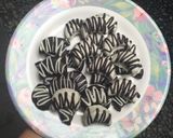 Foto langkah ke 10 dari resep Chocolate Dipped Cookies (coklat celup).