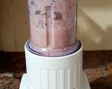 Foto langkah ke 2 dari resep Strawberry Smoothie with Chia seed.