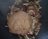 Foto del paso 5 de la receta: Girasoles Rellenos de Trufa blanca, Setas y Queso con Shitake y Shimaji en Salsa de Boletus y Trufa