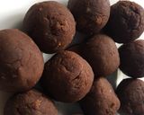 Foto langkah ke 3 dari resep Onde onde kopong isi kacang hijau coklat.