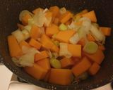 Foto del passaggio 1 della ricetta Vellutata di zucca, patata americana, cavolo nero e fagioli