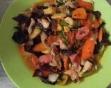 Foto langkah ke 3 dari resep Capjay Sayur Ayam Jamur Simple.