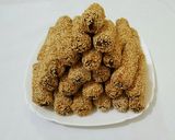 صورة لخطوة 14 من وصفة اصابع التمر بالسمسم طعم ولا ارروع 😋😋😋