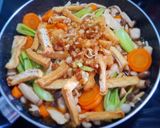 Hình bước làm 2 của món MÌ xào giòn chay
