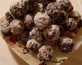 Kókuszgolyók kicsit másképpen 😉❤ recept fázis 2 fotója