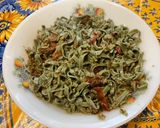 Une image de l'étape 14 de Tagliatelles vertes aux anchois, ail, tomates et persil.