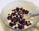 Foto langkah ke 4 dari resep Mix Berries Yogurt Cake.