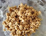 A picture of step 4 of Peanut Butter Cheerio Breakfast Cups.