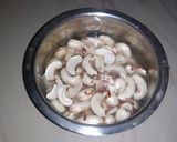 A picture of step 1 of Cashew Curry.