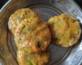 A picture of step 4 of Suji idli burger.