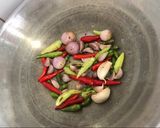 รูปขั้นตอนการทำที่ 1 ของ น้ำพริกปลาทู 🦈🌶🥒