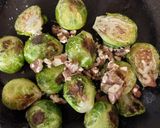 Foto del paso 2 de la receta: Colecitas de bruselas salteadas