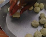 A picture of step 2 of Amsotto Chanar sandesh.