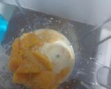 A picture of step 3 of Custard Mango caramel pudding.