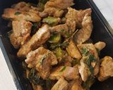 รูปขั้นตอนการทำที่ 3 ของ สันคอหมูผัดพริกแกงโหระพาถั่วพู low carb ไม่ใส่กะทิ