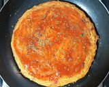 Foto del paso 3 de la receta: Tortilla de fideos a la pizza 🍝
