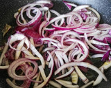 Foto del paso 1 de la receta: Guisantes con cebolla caramelizada