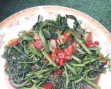 Foto langkah ke 4 dari resep Cah Kangkung saus tiram ala kang seafood enak renyah hijau.