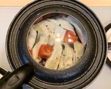 A picture of step 3 of Stir-fried Gyoza & Tomato.