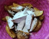 Foto langkah ke 4 dari resep Potato Wedges with Bolognese Sauce.