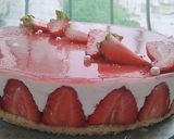 صورة لخطوة 15 من وصفة الفريزي🍓 كيكة الفراولة الرائعة 🤤