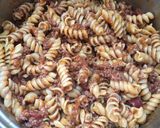 Foto del paso 3 de la receta: Tornillos con carne molida y tomate (saca de apuro)