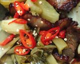 Hình bước làm 2 của món Cải Chua Kho Thịt Heo Phơi Khô