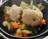 Foto del paso 1 de la receta: Chuletas de Sajonia gratinadas con verduras rehogadas