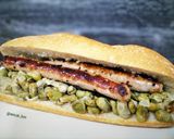 Foto del paso 5 de la receta Bocadillo de longanizas con habitas y cebolla confitadas