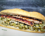 Foto del paso 5 de la receta: Bocadillo de longanizas con habitas y cebolla confitadas