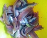 Foto del paso 2 de la receta: Tajine de boquerones con pencas de coliflor y habas tiernas