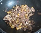 A picture of step 2 of Mushroom corn garlic soup.
