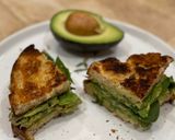 Almás szendvicskenyér avokádóval, umamival ízesítve recept fázis 4 fotója